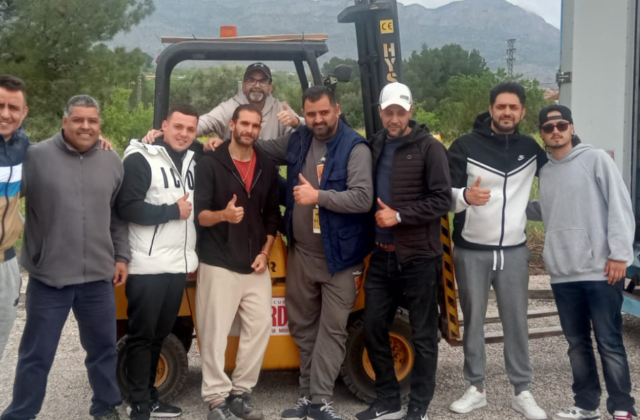 Alumnos del curso de Actividades Auxiliares de Almacén se forman en el manejo de carretillas elevadoras